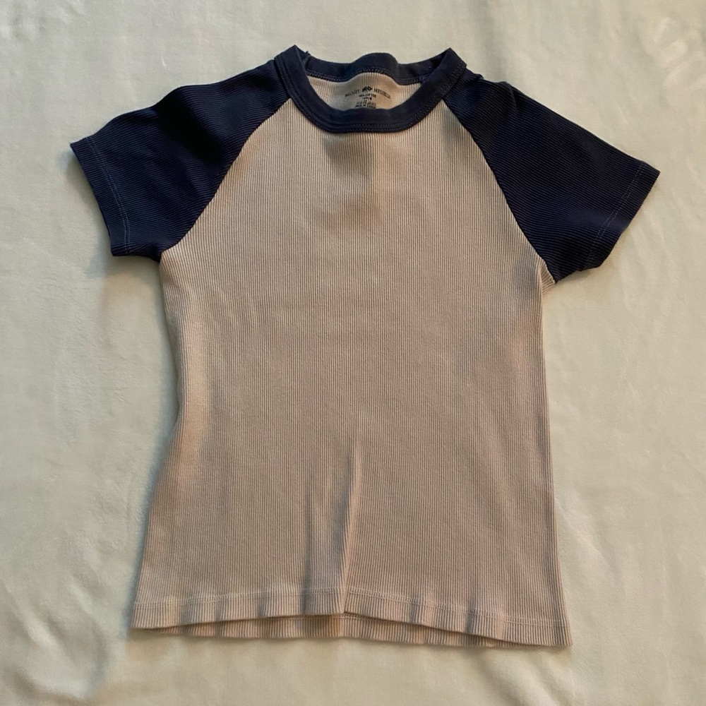 ICONIC BRANDY MELVILLE TEE